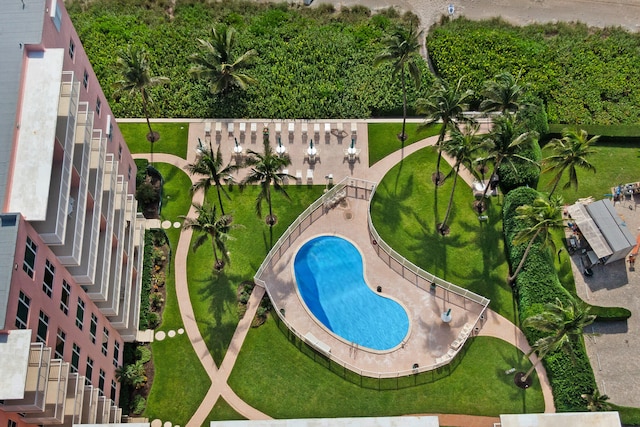 view of swimming pool