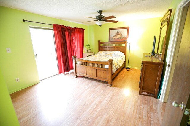 bedroom featuring ceiling fan, a textured ceiling, and light hardwood / wood-style floors