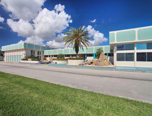 320 Horizons W Unit 103, Boynton Beach, FL 33435 - view of pool