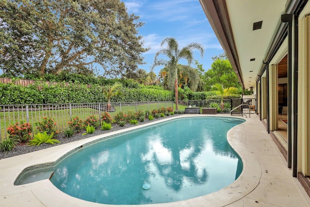 view of swimming pool