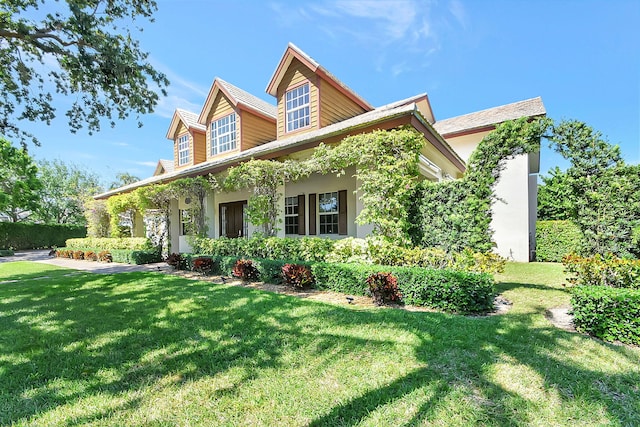 view of front facade with a front lawn