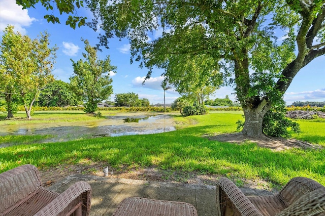 view of yard featuring a water view