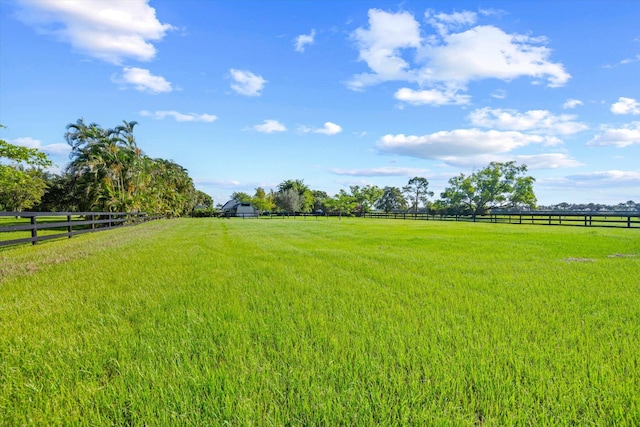 view of yard featuring a rural view