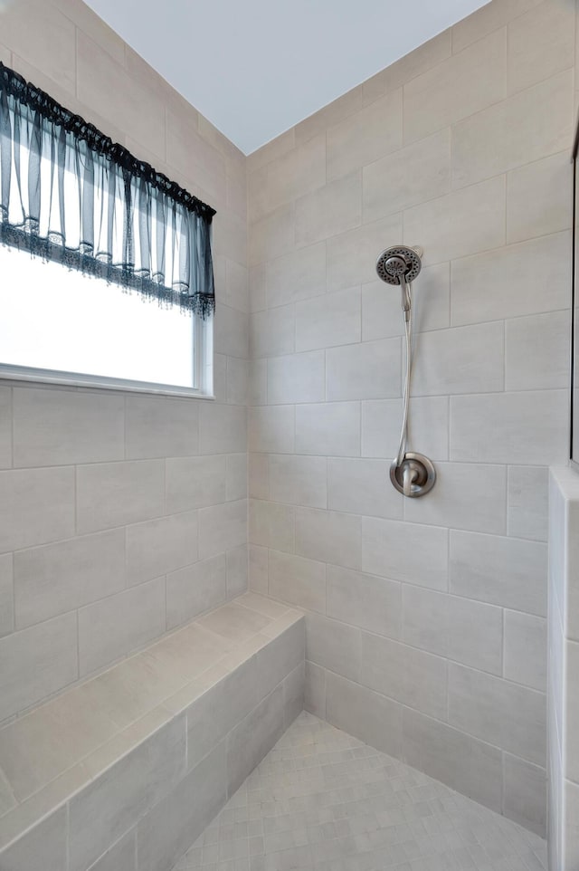 bathroom featuring a tile shower