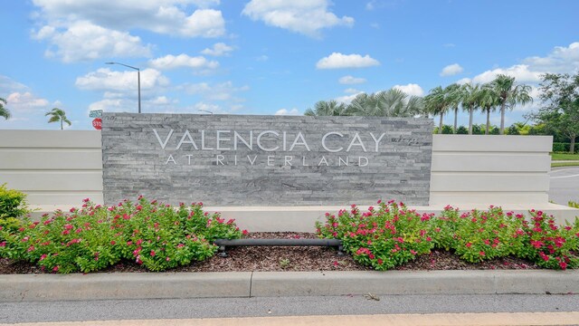 view of community / neighborhood sign