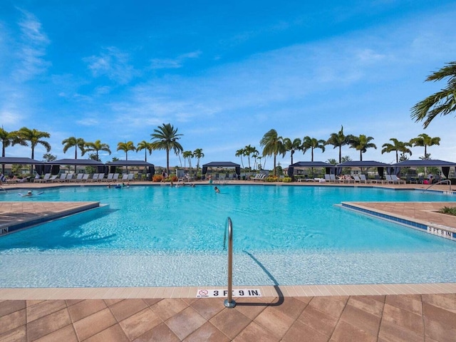 view of swimming pool