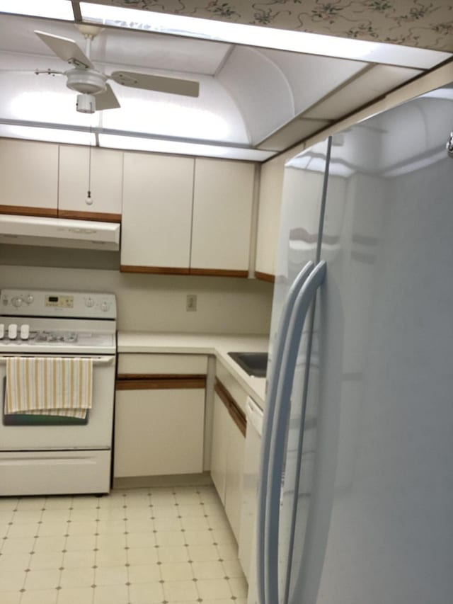 kitchen with ceiling fan, exhaust hood, and white appliances