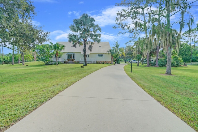 view of front of house featuring a front yard