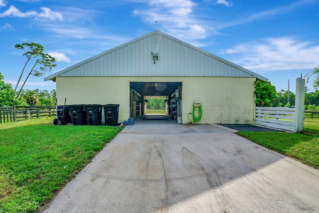 view of outdoor structure with a yard