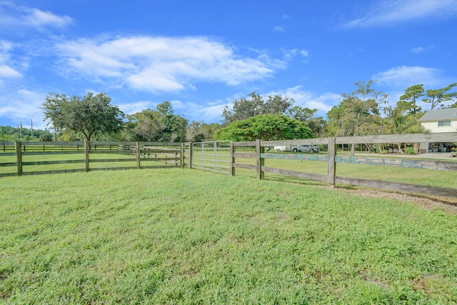 view of yard featuring a rural view