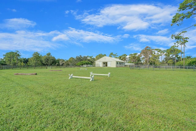 view of yard featuring a rural view