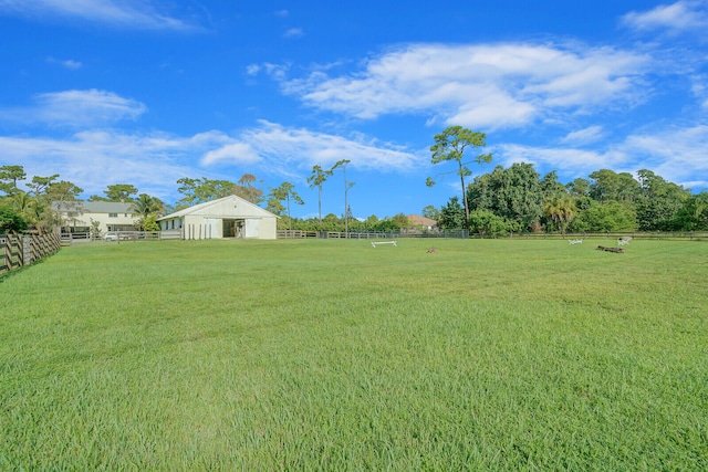 view of yard featuring a rural view