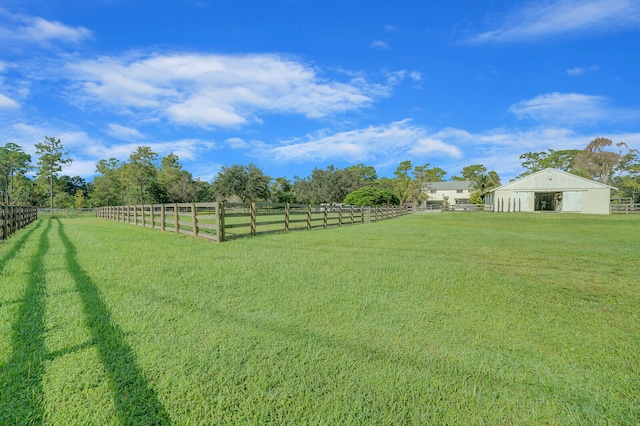 view of yard featuring a rural view