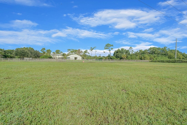 view of yard featuring a rural view