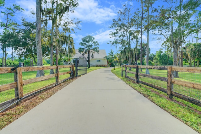 view of property's community featuring a lawn