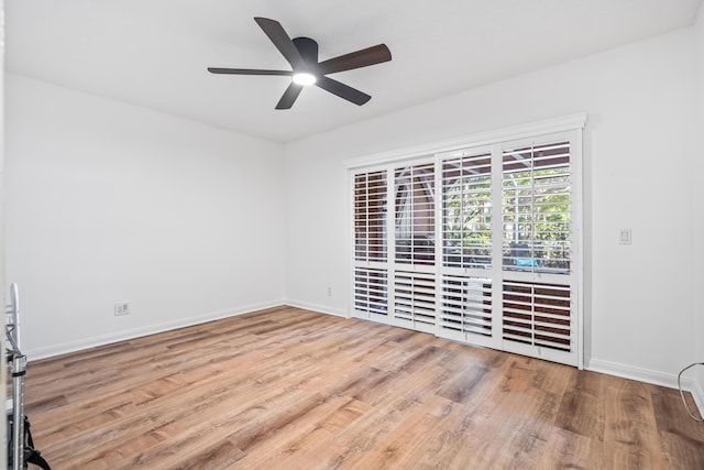 unfurnished room with light wood-style flooring, baseboards, and a ceiling fan