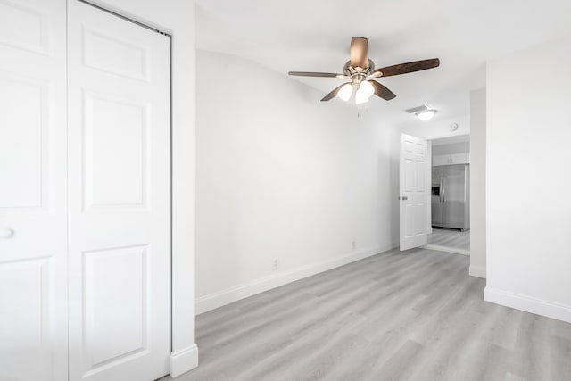 unfurnished room featuring light wood-type flooring and ceiling fan