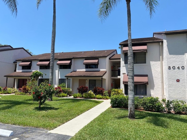 view of front of property with a front lawn and stucco siding