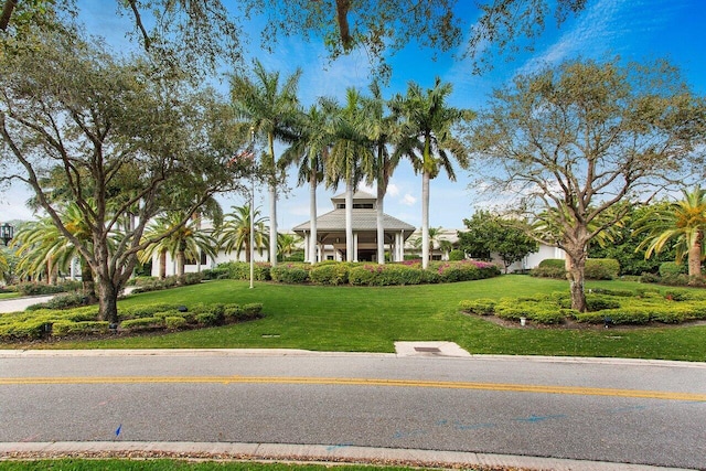 view of front of house featuring a front yard