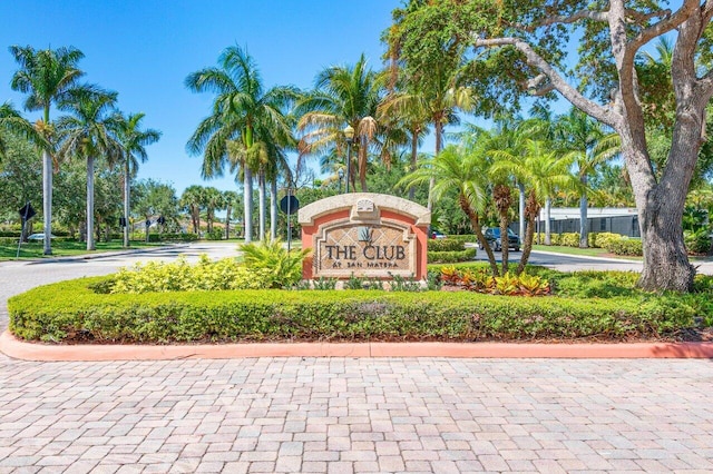 view of community / neighborhood sign