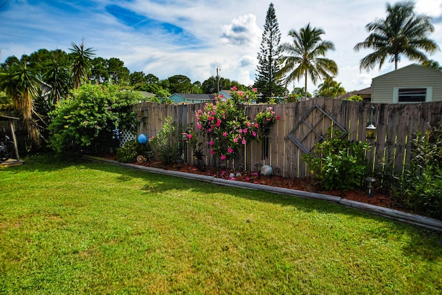 view of yard featuring a fenced backyard