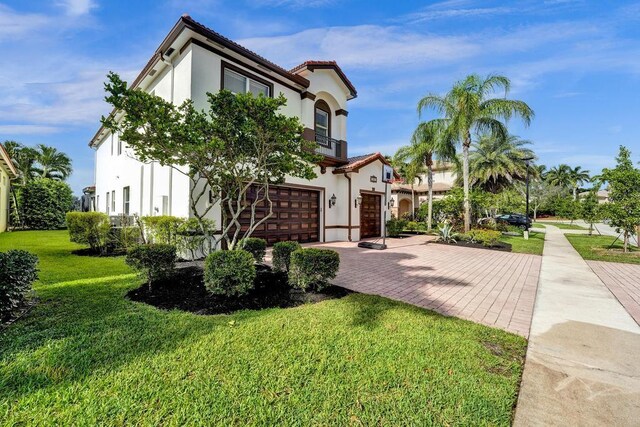 view of front of house featuring a front yard and a garage