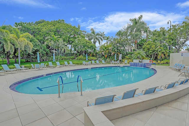 view of swimming pool featuring a patio