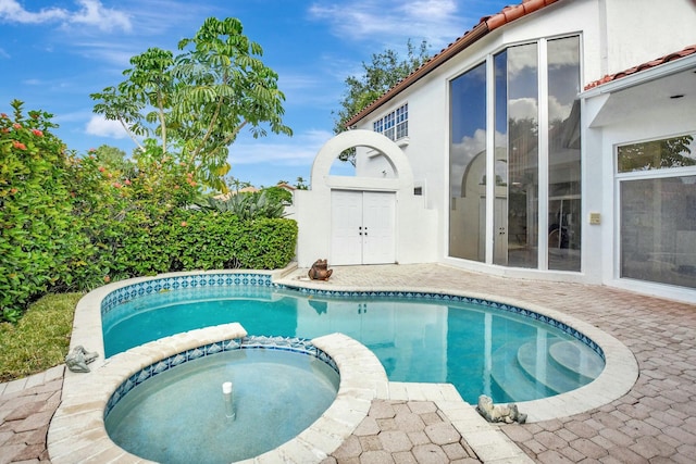 view of swimming pool featuring an in ground hot tub