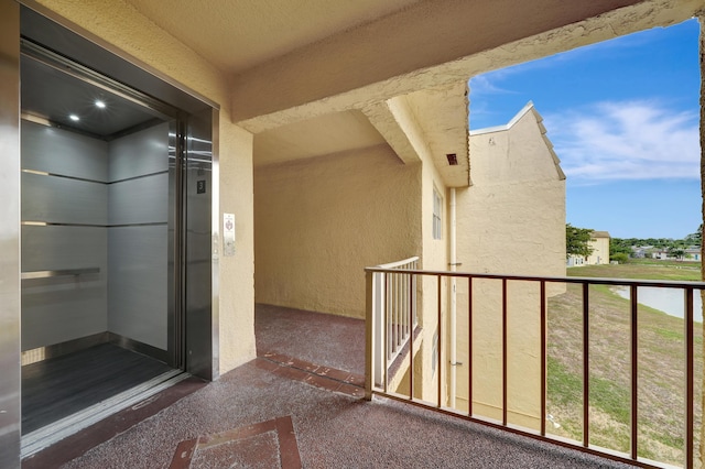 balcony featuring elevator