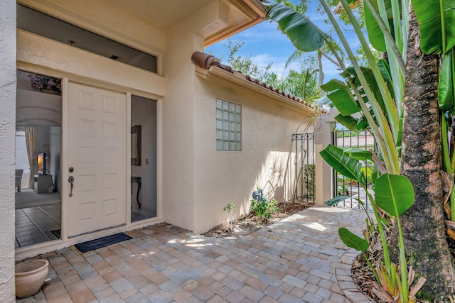 entrance to property featuring a patio