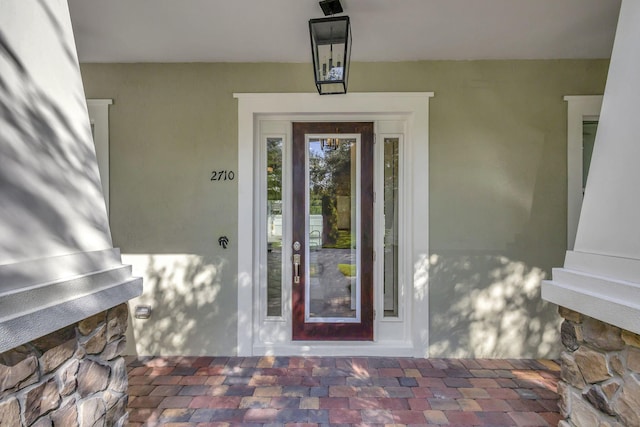 view of exterior entry featuring stucco siding