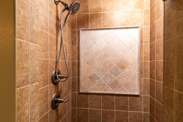 details featuring a tile shower