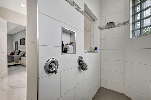 bathroom featuring tiled shower