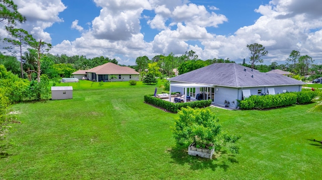 view of yard featuring a patio