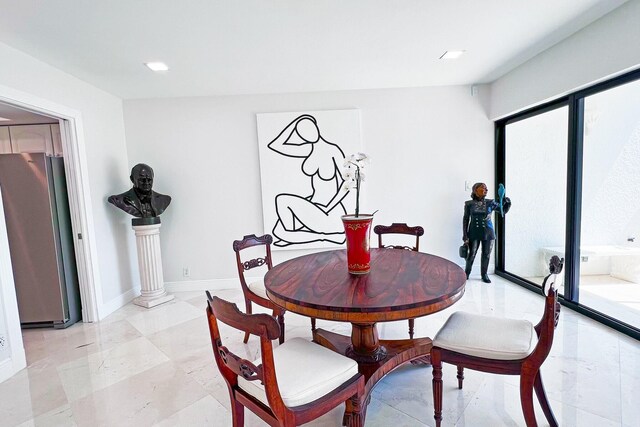 sitting room with lofted ceiling, visible vents, and baseboards