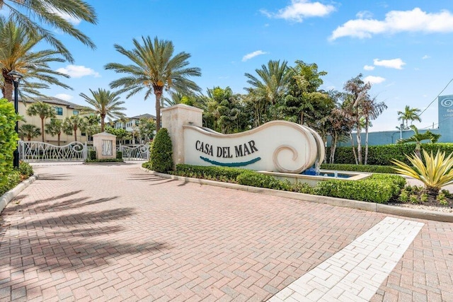 view of community / neighborhood sign