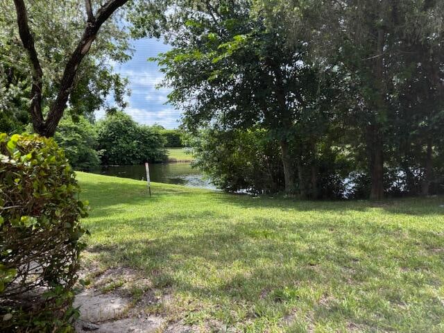 view of yard featuring a water view