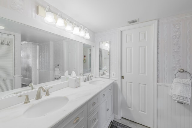 bathroom with vanity