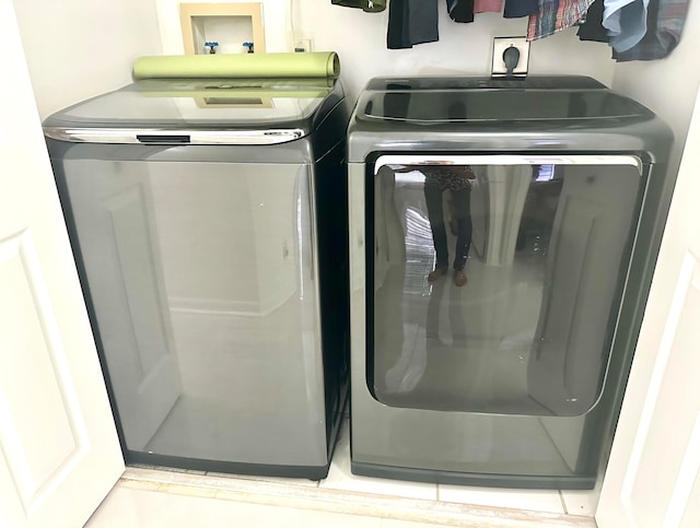 laundry room featuring independent washer and dryer