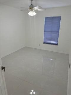 empty room with ceiling fan