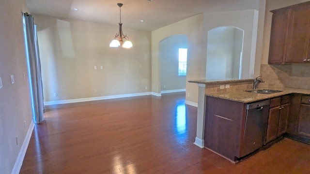 kitchen featuring kitchen peninsula, a chandelier, dishwasher, dark hardwood / wood-style floors, and sink