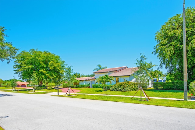 view of front of home with a front lawn