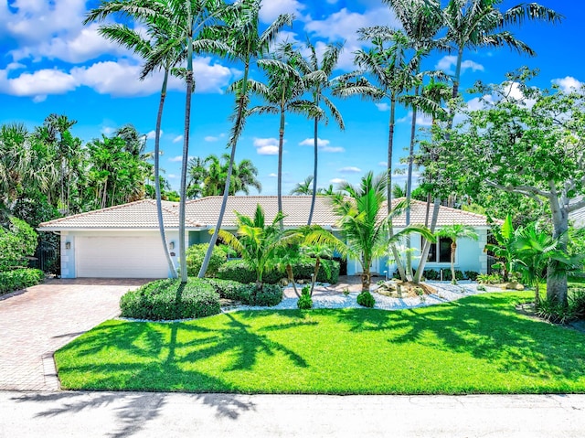 view of front of property featuring a front lawn and a garage