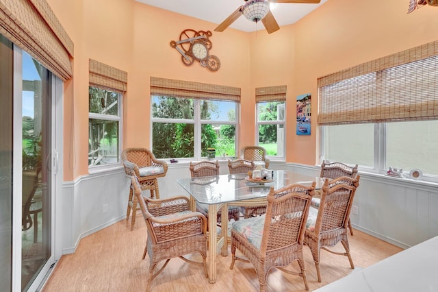 sunroom / solarium with ceiling fan