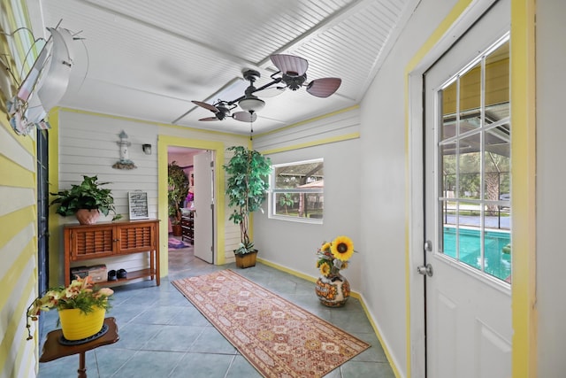 sunroom / solarium featuring a ceiling fan