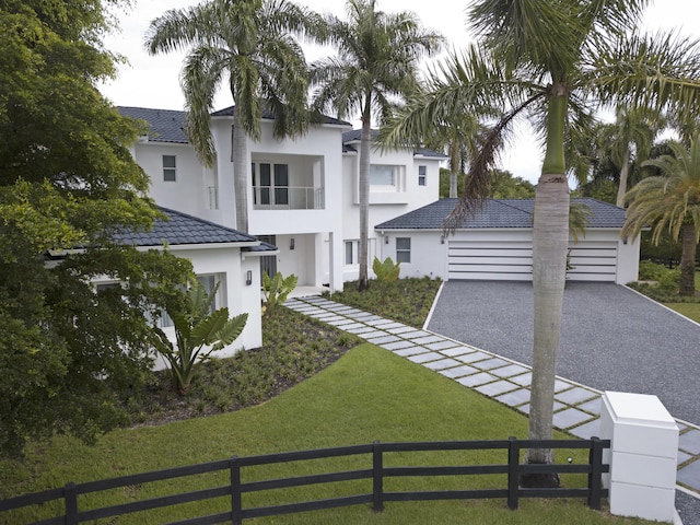 view of front facade featuring a front yard and a garage