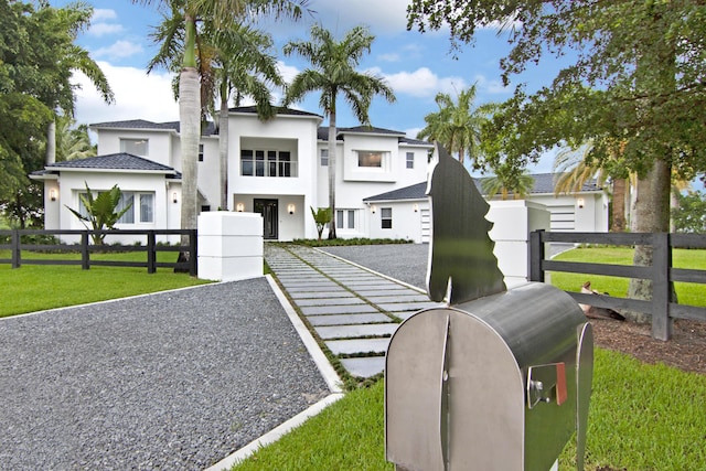 view of front of home featuring a front lawn