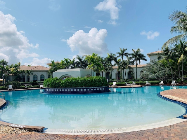 view of swimming pool