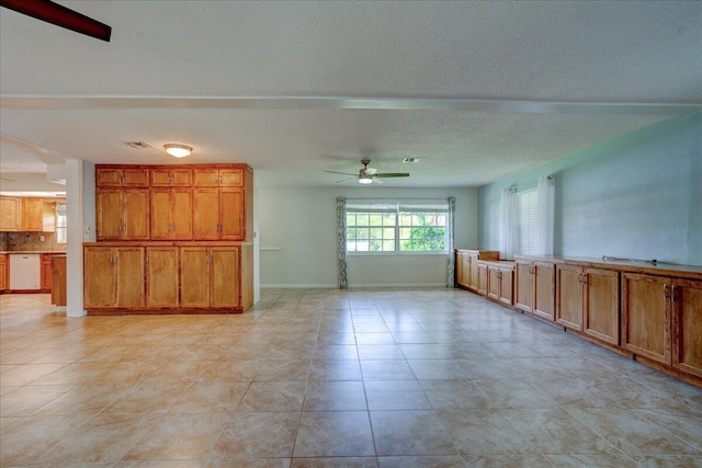 unfurnished room featuring a textured ceiling and ceiling fan