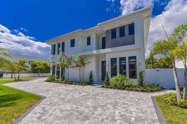 view of front of home featuring a carport